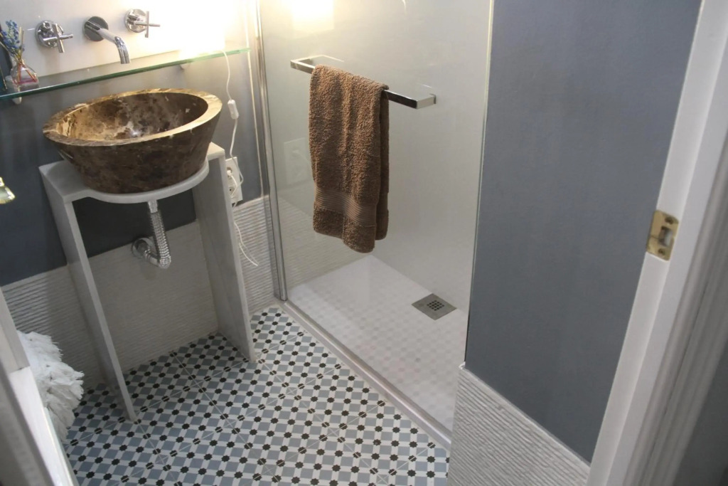 Luxurious 2 bedroom flat in a historic building