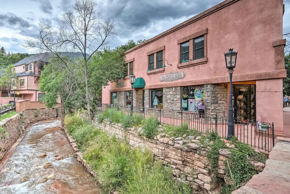 Downtown Manitou Springs Home: Tranquil Creek View