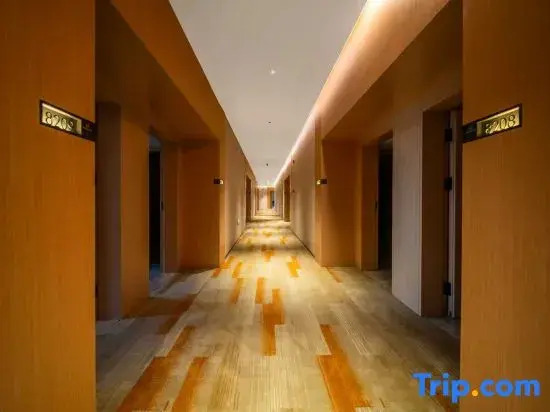 Yinchi Business Hotel (Jinxian County IM Plaza)
