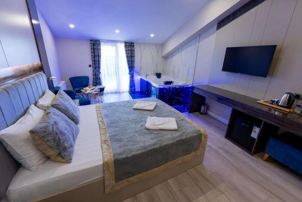 Meros Hotel