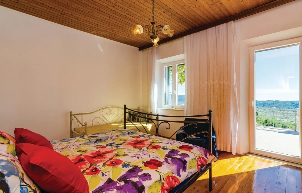 Awesome Home in Drvenik With Wifi and 5 Bedrooms