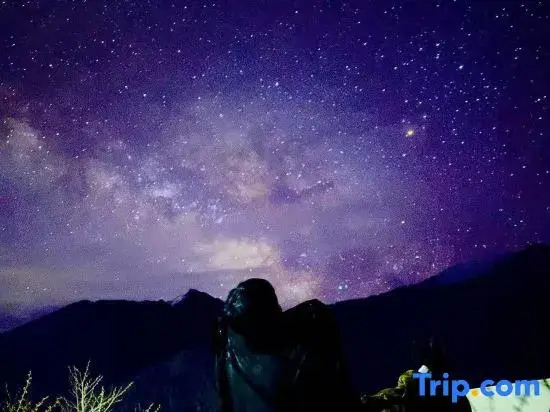 High-end private soup villa with starry sky and 24-hour free oxygen inhalation and floor heating