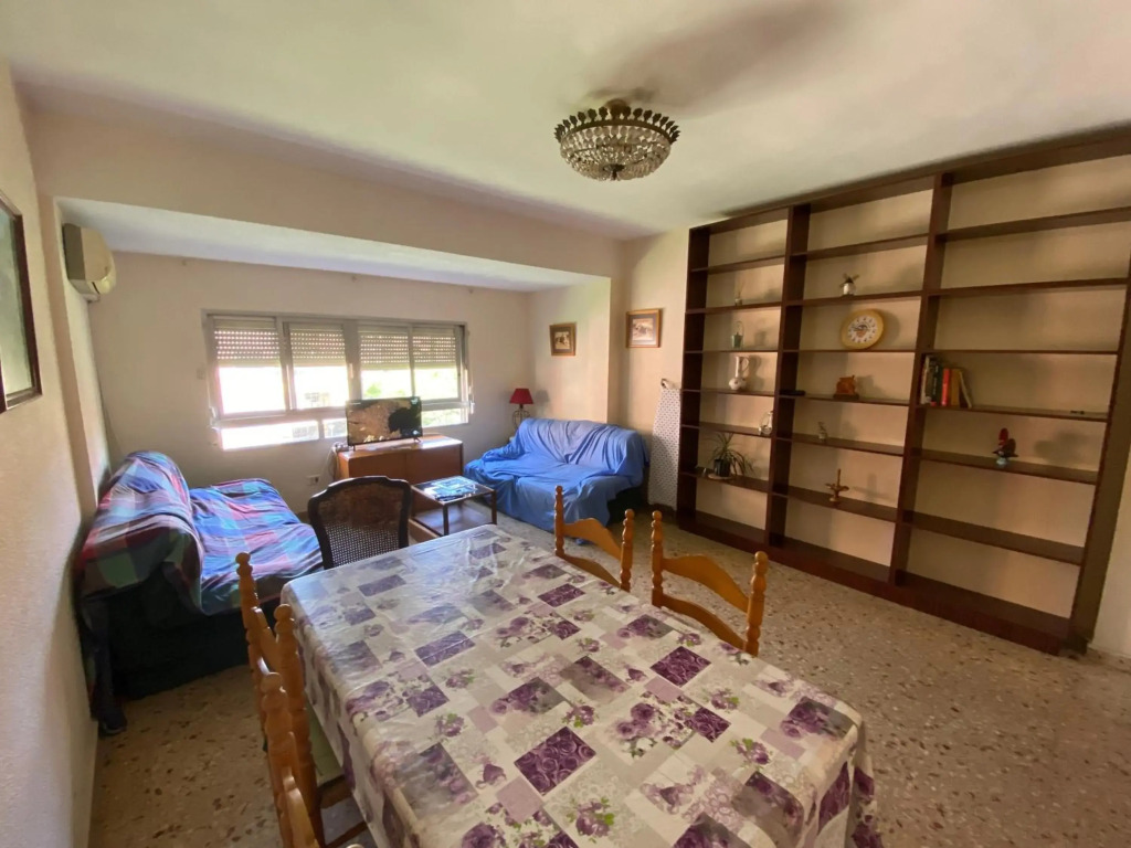bigger flat for holiday near beach ideal for familie with climatisacion