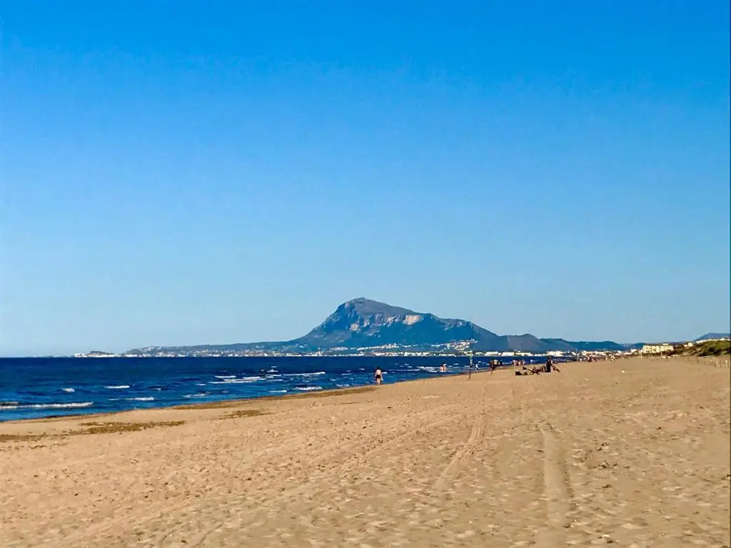 Villa con jardín en Oliva Nova Golf a 100m de la playa