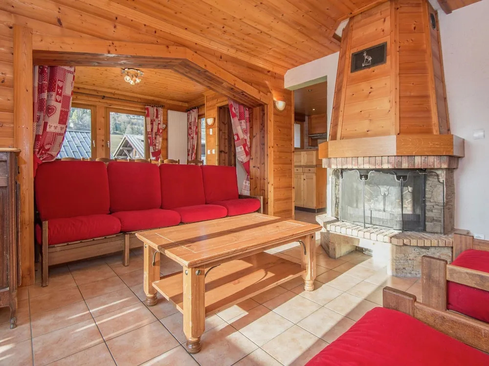Comfortable Detached House for 14 People at the Lively Les Gets