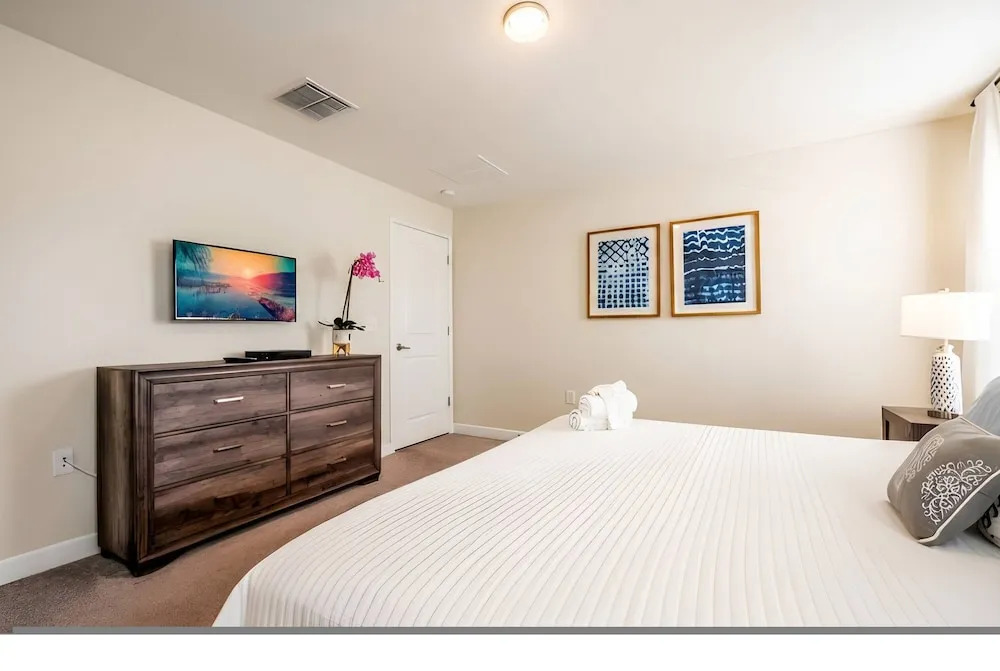 Luxury 4BR Villa w Pool Near Disney Parks