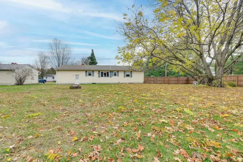 15 Mi to Cochran's Ski Area: Cozy Home w/ Yard!