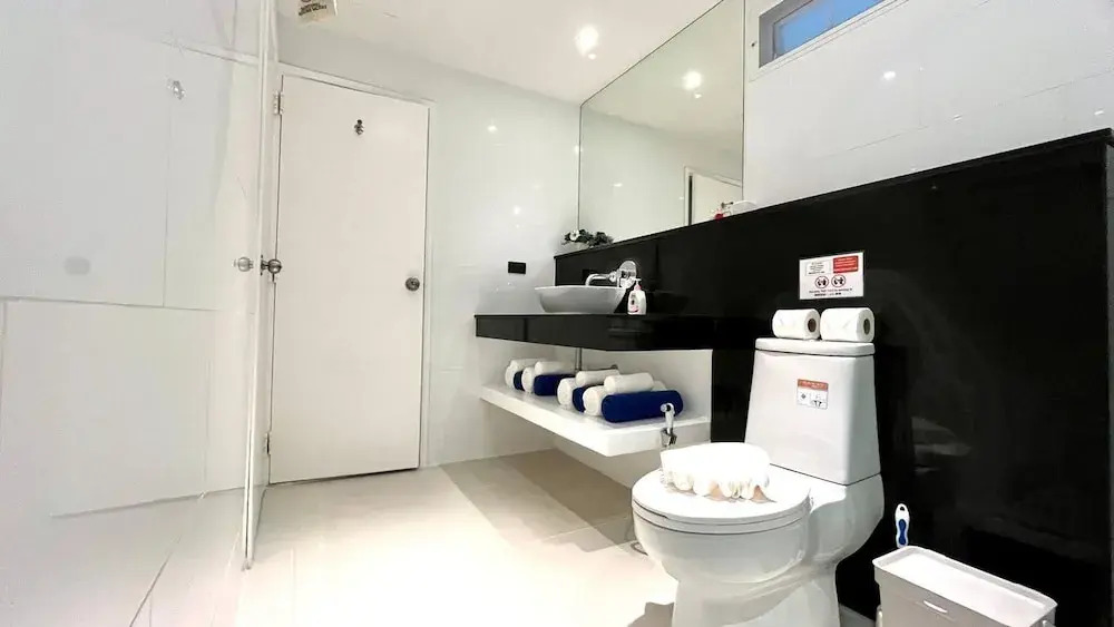 B12a - 2 Bdr Condo With Pool Access, Karon Beach