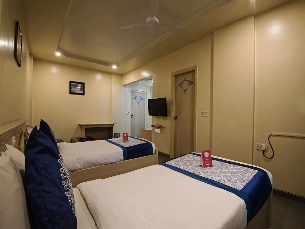 OYO 9739 Hotel Ratnalok