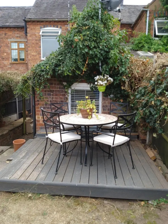 Captivating 2-bed House in Nuneaton