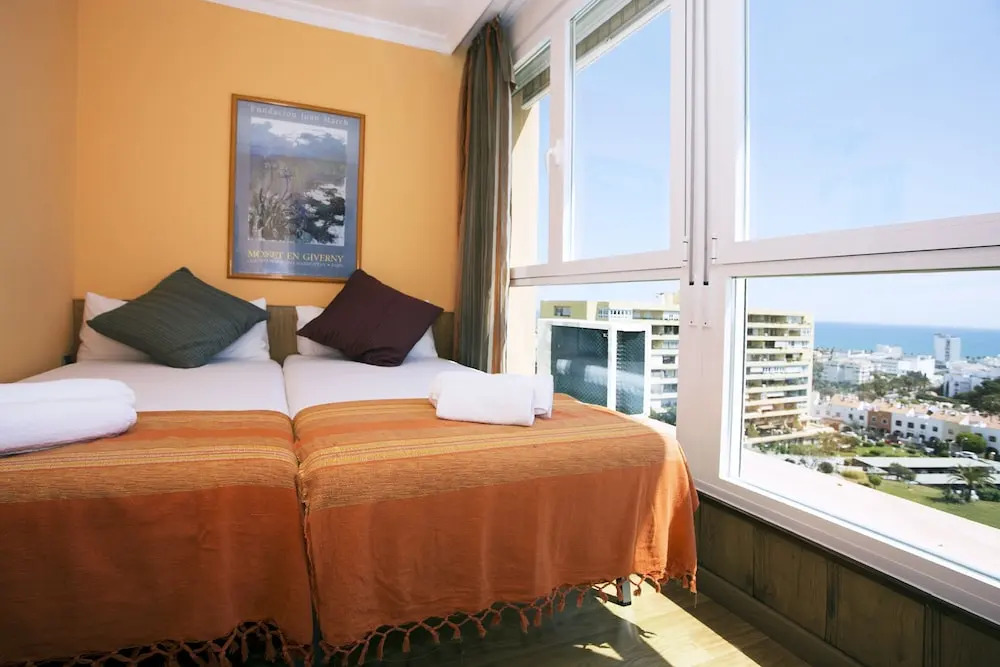 Amazing Sea Views & Comfortable Pool