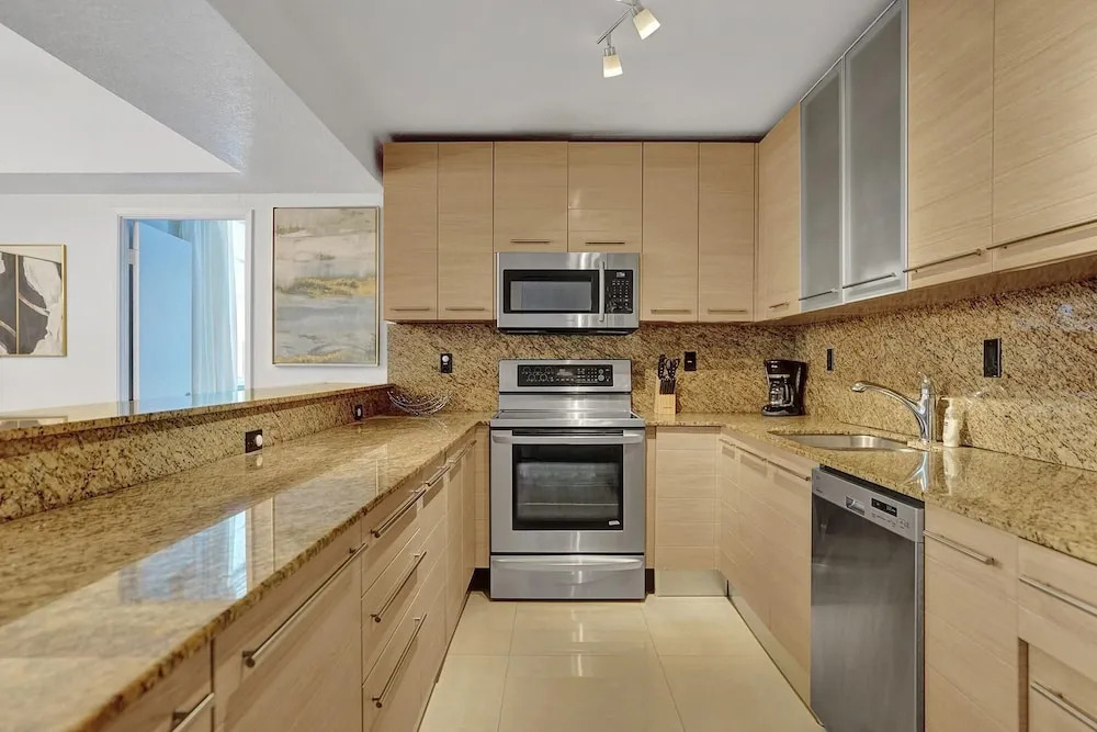 Sunny Isles 4 Bedrooms on the beach