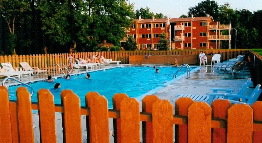 Lake Bluff Inn and Suites