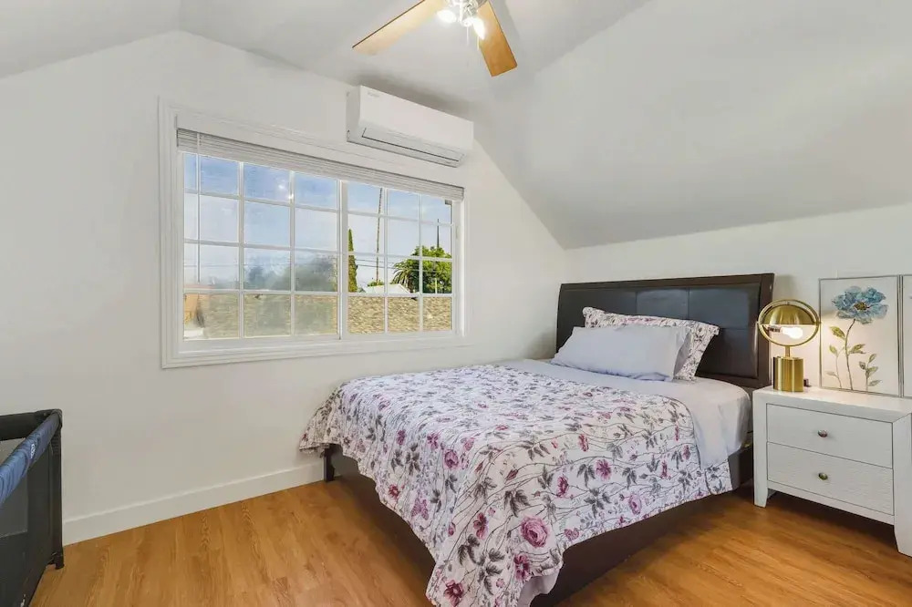 Spacious 4BR House Free Parking w Backyard BBQ