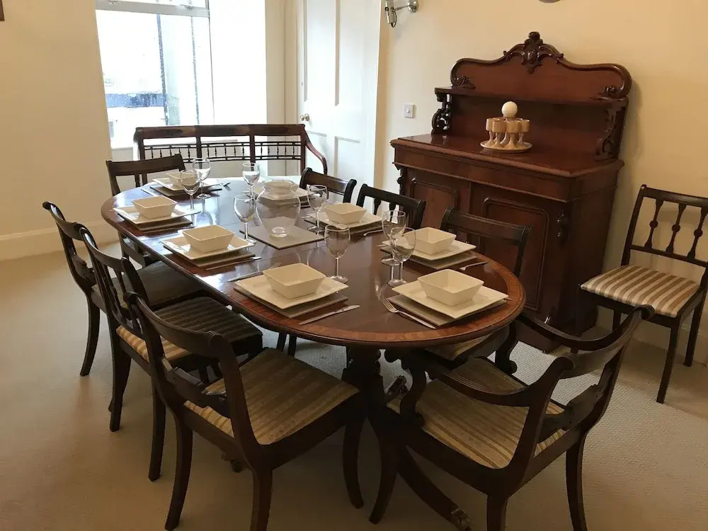 1 Varis Apartments