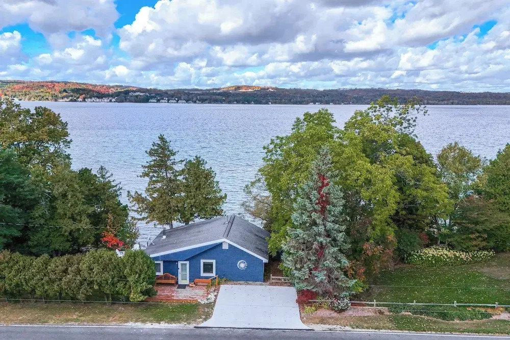 Serene Leelanau Lake Escape Near Wine Trail