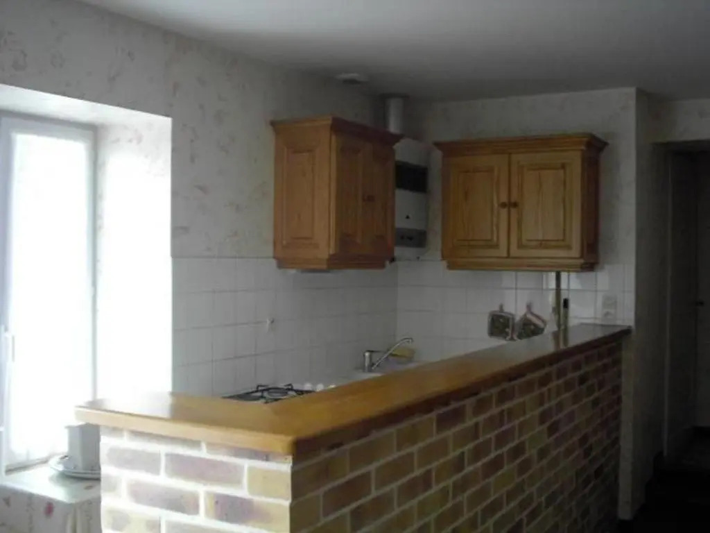 Charmante Fermette Rénovée avec Terrasse Privative et Vélos, 2 Chambres, Proche Le Lude - FR-1-410-155