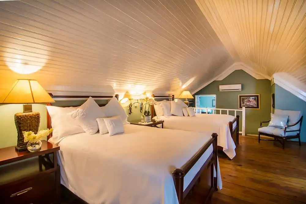 Sprawling 7BR Villa Overlooking the Sea Pool Hot Tub & Resort Access