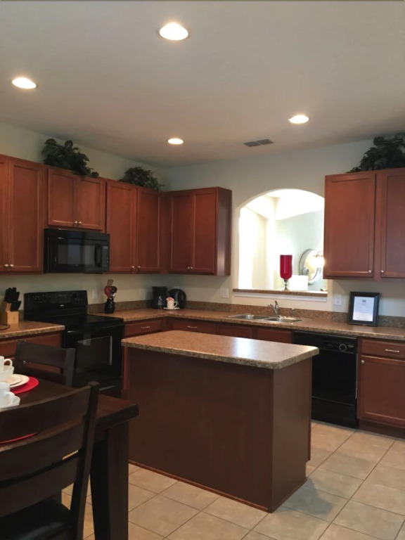 Stunning 6 bed Home With Modern Decor and own Private Pool
