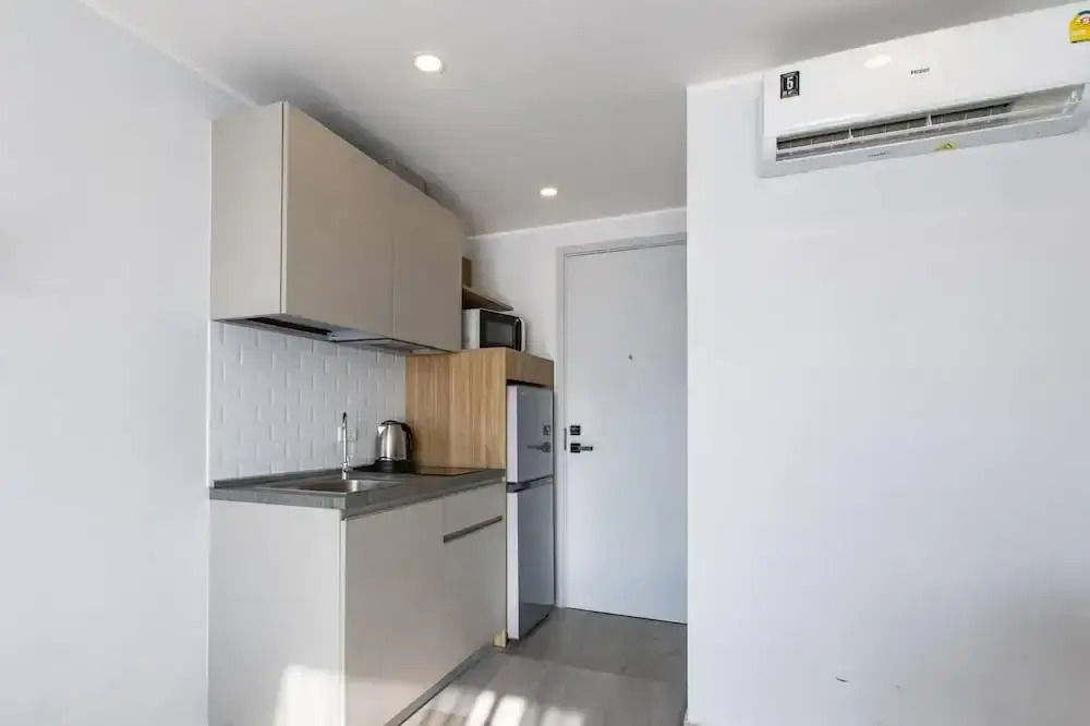 Modern Condo - 1BR & Office T3-528