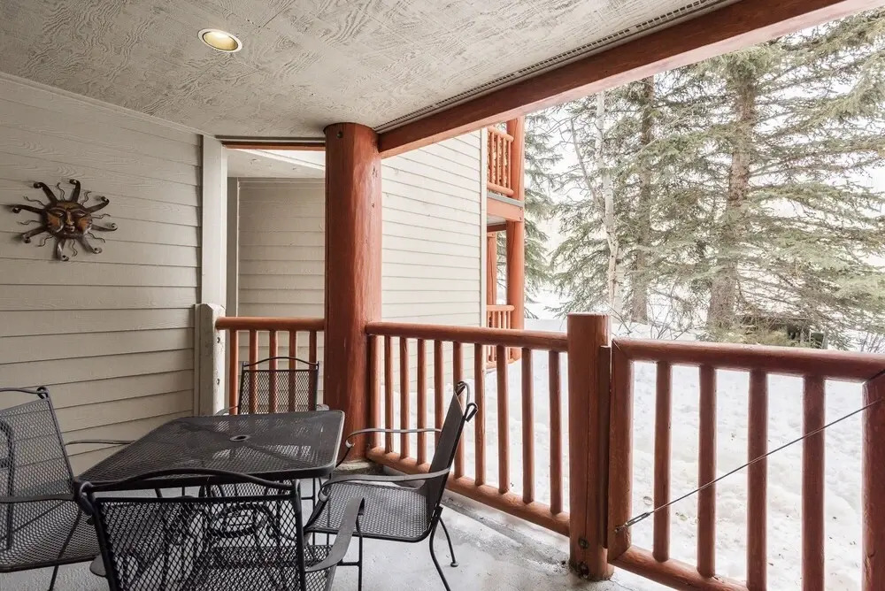 Snow Flower 054 3 Bedroom Condo by RedAwning