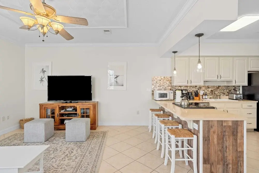 Destin Group Getaway Hot Tub, Pool, Ping Pong 2 Blocks to Beach Seacrest