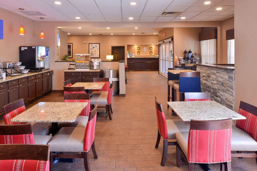 Comfort Inn & Suites Fayetteville-University Area