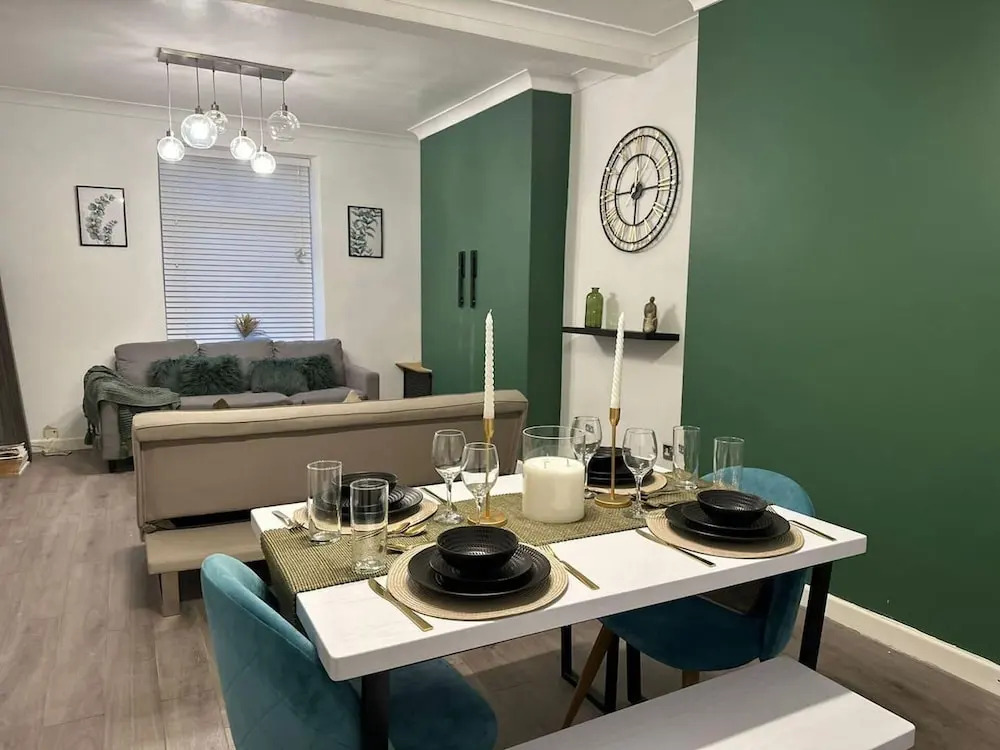 House - Sleeps 5 - Garden - Parking