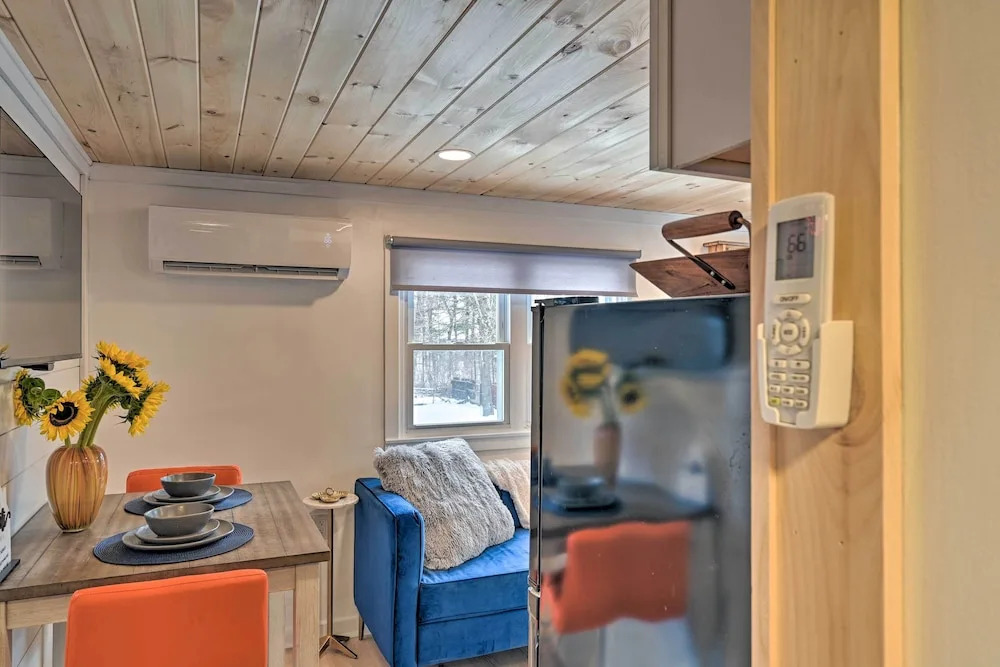 Modern Apartment: Near Hiking & Race Course