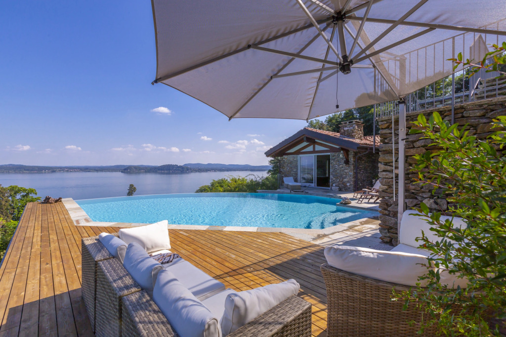 Paradis Relais Infinity Pool Lake View