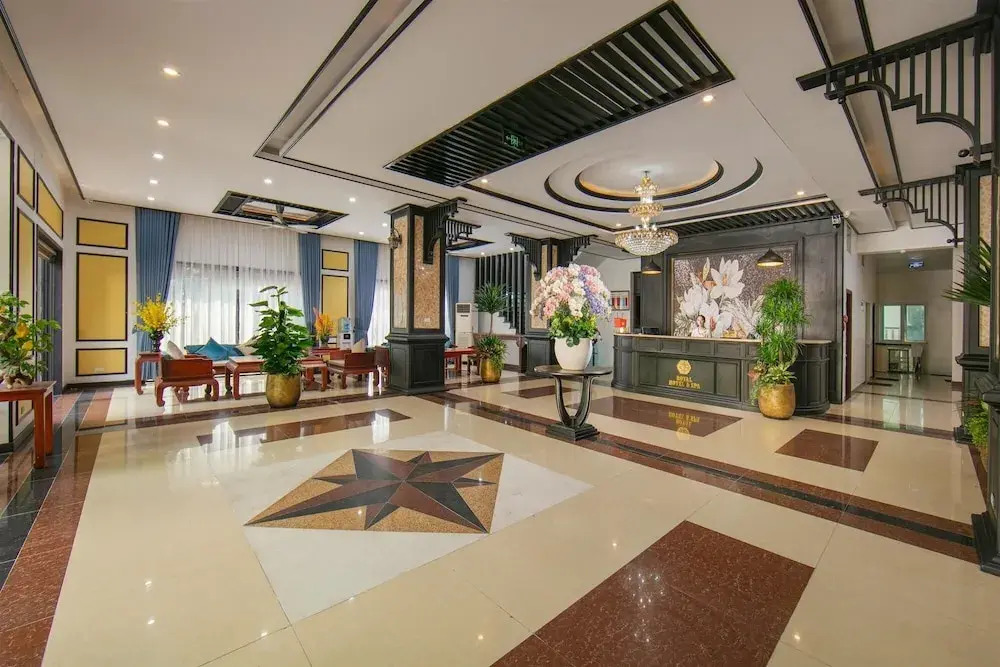 Royal Hotel & Spa