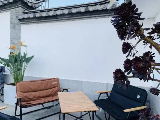 Yilongge Homestay (Dali Erhai Caicun Longkan Wharf Branch)