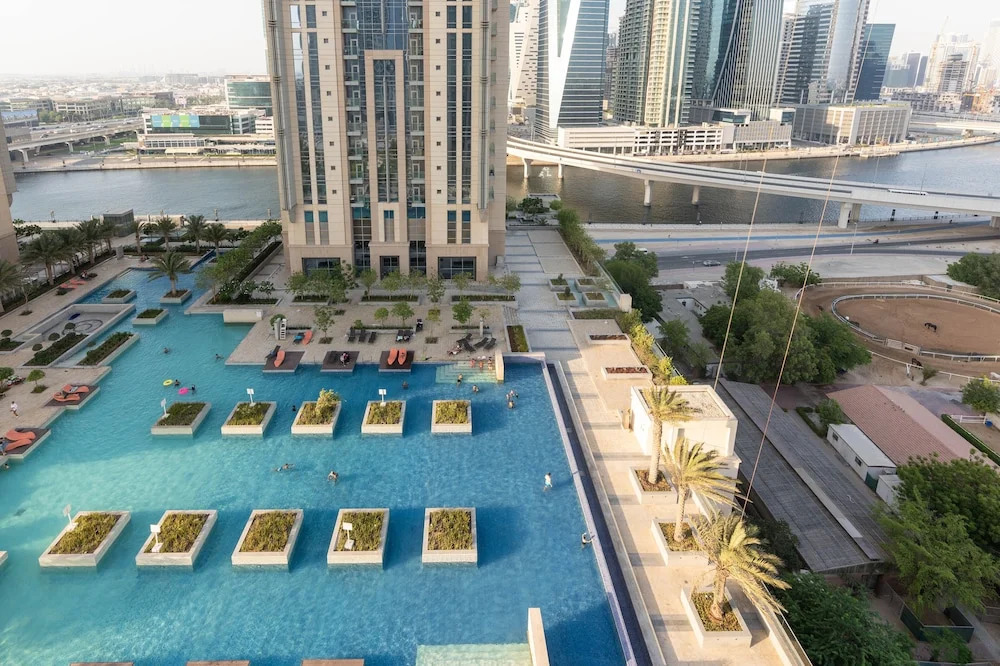 Whitesage - Fabulous Canal Views from This Waterfront Luxe Apt