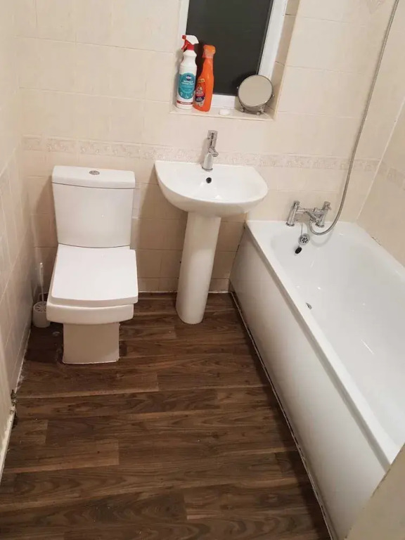 Budget House In Gants Hill