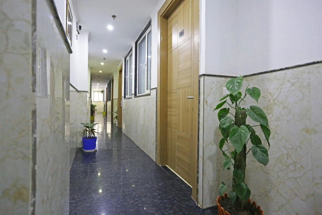 Hotel Decent Suites - Delhi Airport