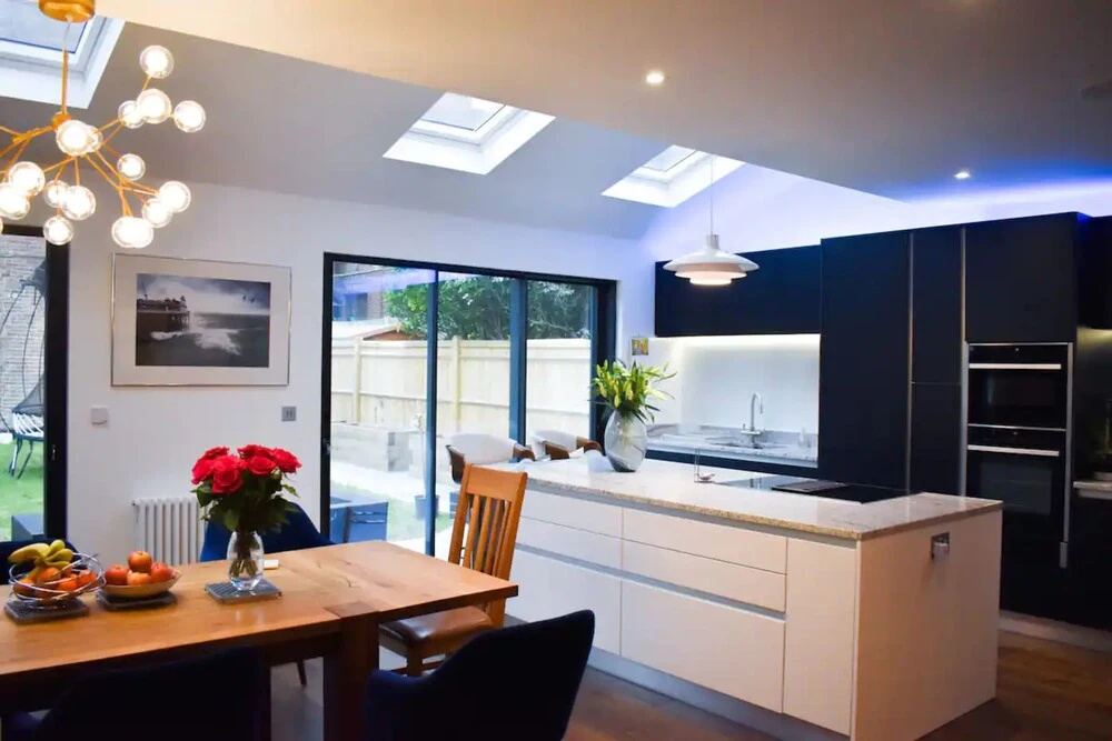 Spacious 5 Bedroom Home Near the Beach With Parking