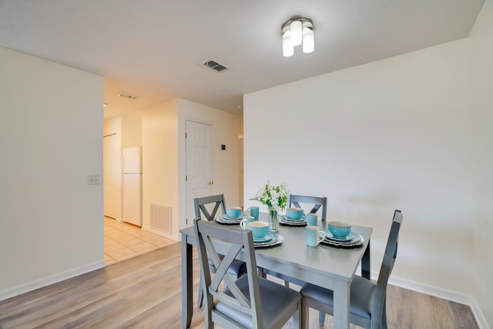 Steps From Crystal River: Crystal River Getaway!