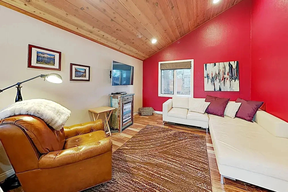 Remodeled Retreat w/ Spa & Pool, Near Eagle Lodge condo