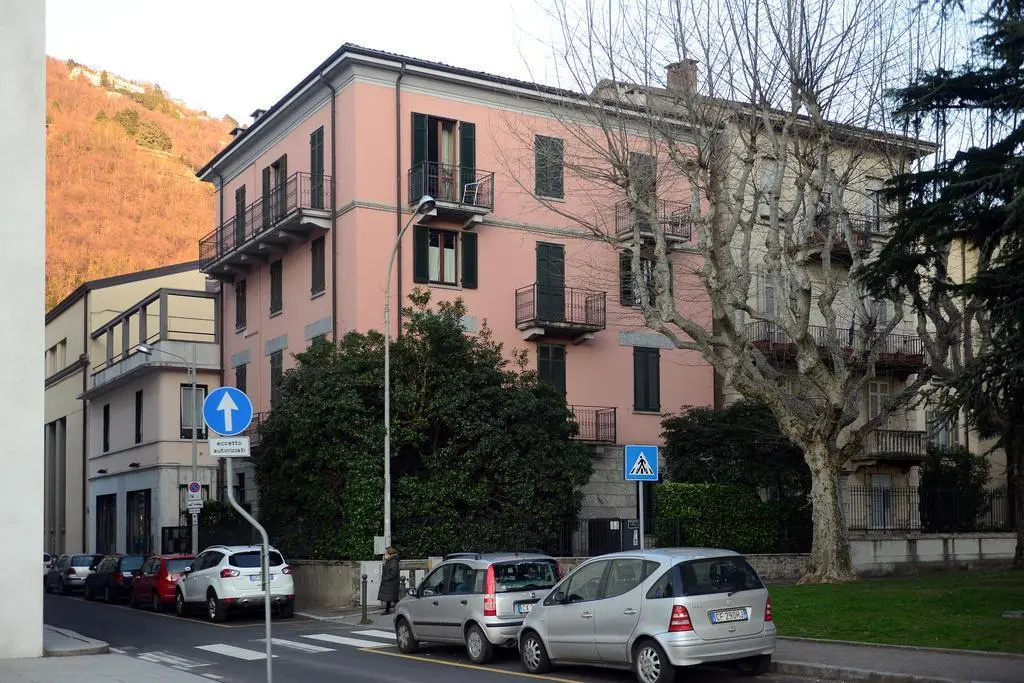 Gira Guest House