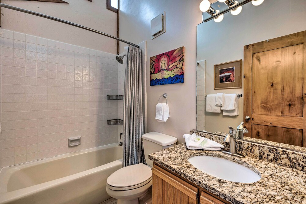 2 Mi to Park City Mtn: Townhome w/ Balcony