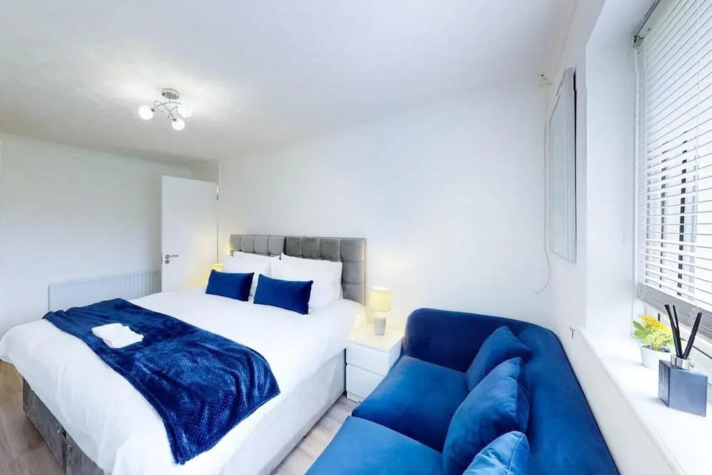 Ranworth House - Holiday Home in Bedford, Sleeps 5