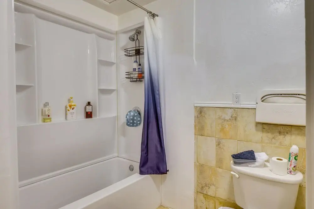 Los Angeles Vacation Rental: 9 Mi to Downtown!