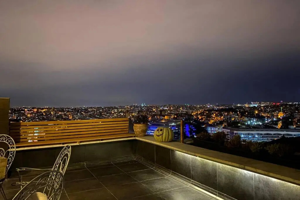 Unique LOFT with 2 BR, 2 Terraces and Amazing 360 Views!