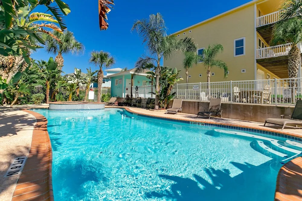 Easy Breezy 3 Bedroom Townhouse