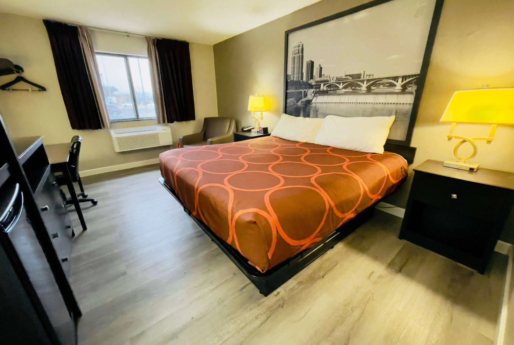 Super 8 by Wyndham Shakopee