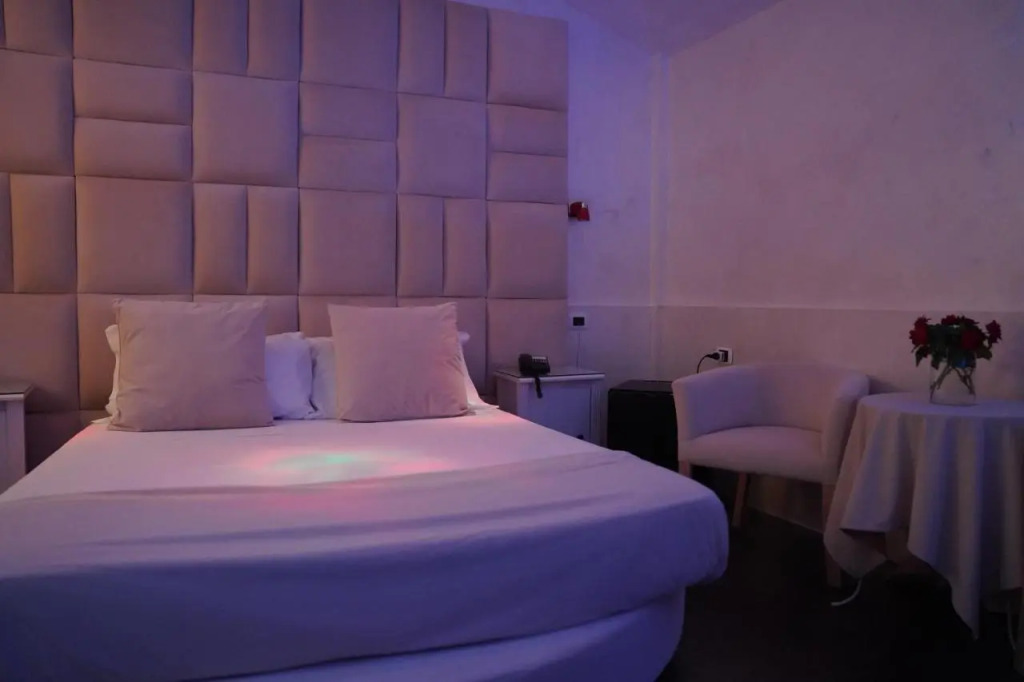 Bee Queen Hotel