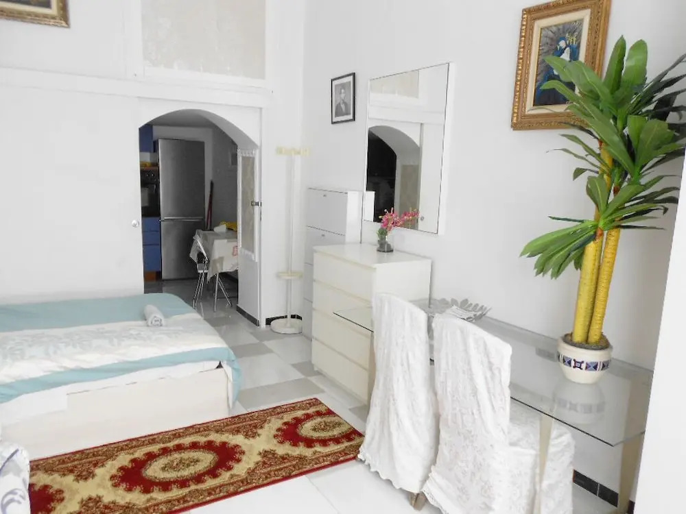 Private Room Noble in Shared Apartment