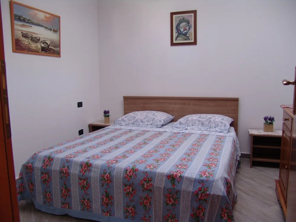 Comfortable Apartment With Fenced Garden and Outdoor Terrace and Grill, Airco
