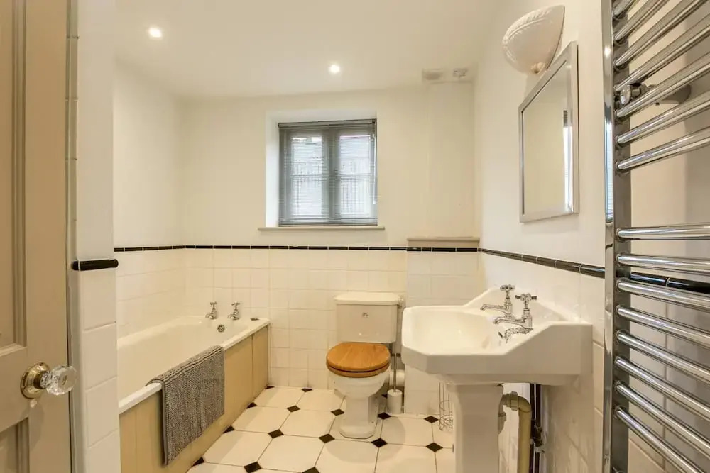 Priory Courtyard - 3 Bedroom Escape