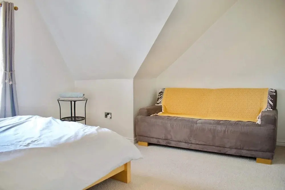 Modern And Charming 2 Bedroom Old Town Apartment